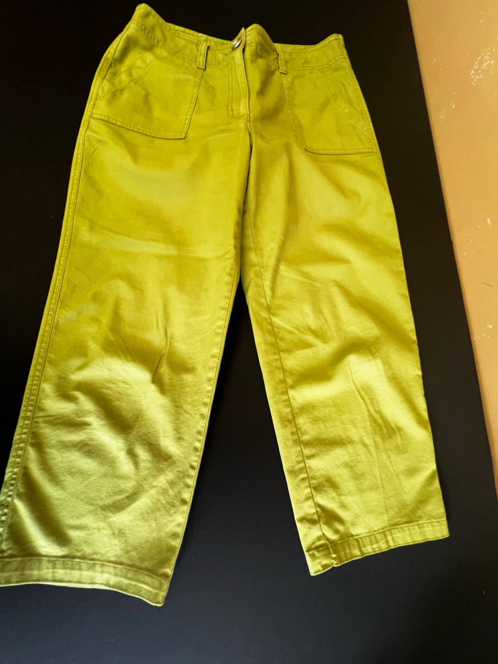 TALBOT’S OLIVE GREEN PETITE STRETCH CAPRI’S  SIZE 6 PETITE  PANTS ARE LIKE NEW